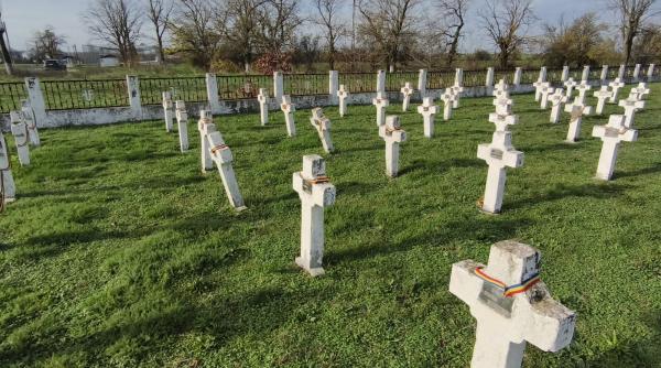 REPORTAJ - Ziua Națională, în cimitirele uitate ale eroilor: „Cin' să vină pe la soldați?” Mormintele de la Valea Plopilor