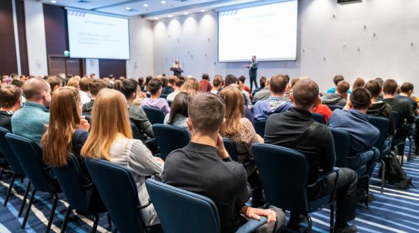 problemele angajatilor romani ore suplimentare neplatite si epuizare cronica