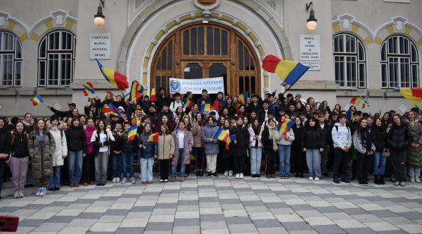 Tradiție, identitate și mândrie națională. Cum au celebrat elevii Colegiului „Calistrat Hogaș” din Piatra-Neamț Ziua Națională a României