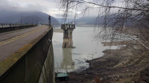 facias vinovati criza apei potabile prahova dambovita