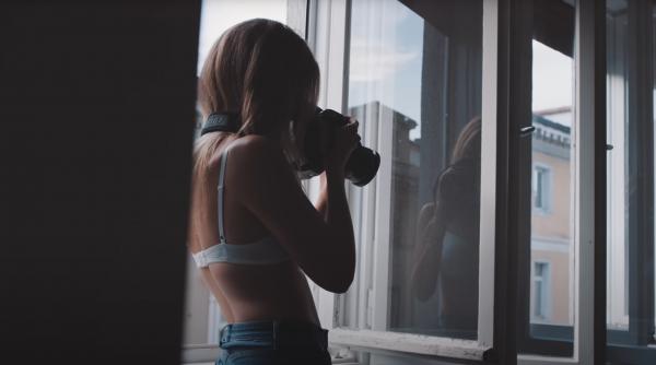 Noul hit dance românesc aflat acum în topurile internaționale. „Oricine a avut o dezamăgire în dragoste se regăsește în melodie” 