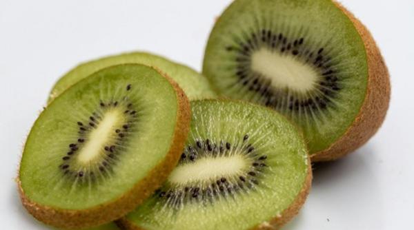 kiwi dermatolog natural imbunatateste productia colagen aspect pielii