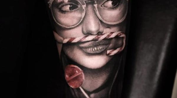 De la stigmat la mainstream: tatuajele și piercingurile ca limbaj urban în România