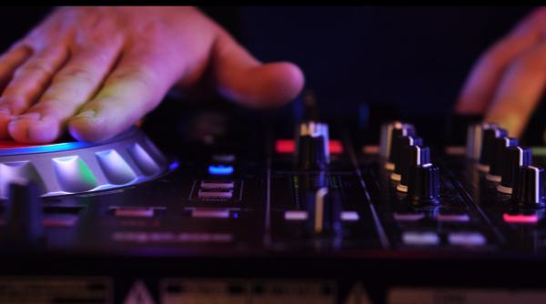 au compus pentru armin van buuren si david guetta acum o fac pentru ei si au cucerit lumea cum suna primul album de dance romanesc