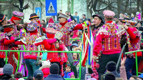De la ger, la tropice: două feluri de a aștepta Crăciunul