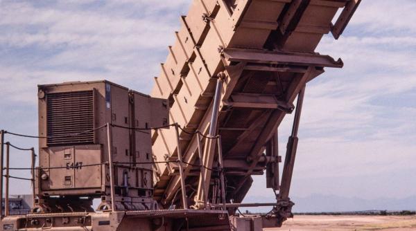 România își consolidează apărarea aeriană: contract Patriot de 168 milioane $ pentru Raytheon