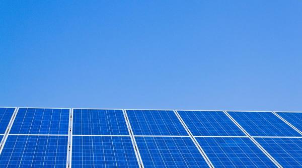 OMV Petrom și CE Oltenia investesc 400 milioane de euro în energie verde