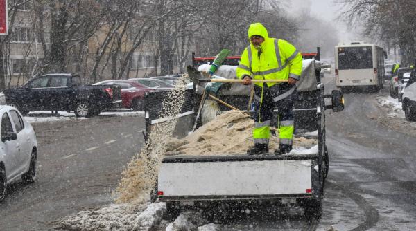 Bucureștiul s-a pregătit pentru primele ninsori. 512 utilaje și aproape 2.500 de oameni vor asigura deszăpezirea în această iarnă