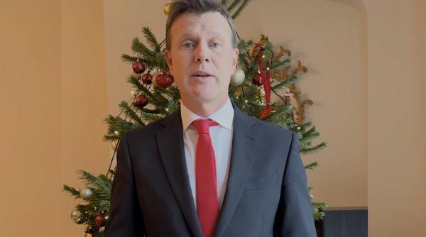 Ambasadorul Marii Britanii îi surprinde pe români cu un colind românesc