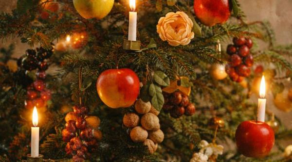 Povestea globurilor de Crăciun: tradiția de sute de ani care a început cu mere și nuci
