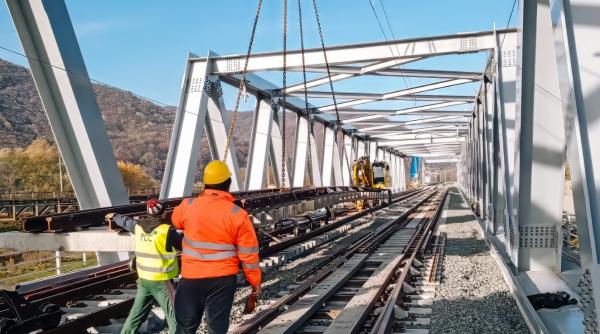 Poduri și tuneluri vechi, salvate: calea ferată Salva–Vișeu intră în modernizare