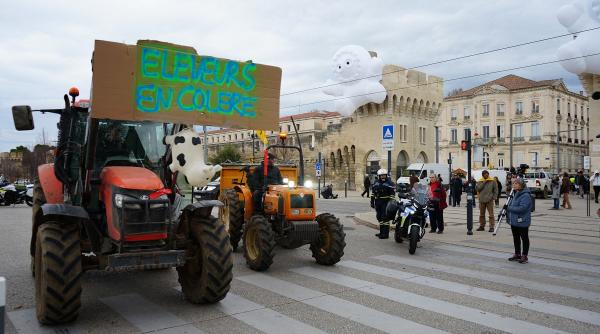 fermierii francezi blocare obiective paris tractoare protest