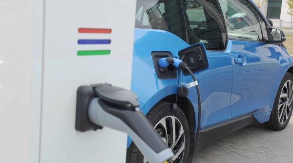 Tehnologie revoluționară: Autostrada unde mașinile electrice se încarcă din mers