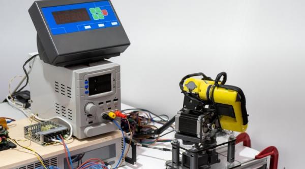 Cum să alegi sursa de laborator potrivită pentru nevoile tale: un ghid pentru profesioniști și amatori