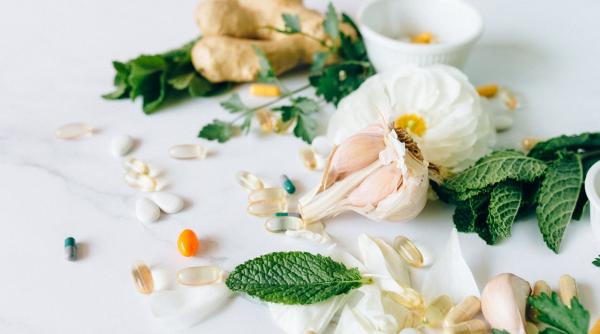 Cum să îmi întăresc imunitatea cu ajutorul plantelor medicinale în 2026? Recomandări de produse naturale