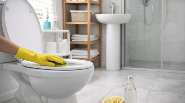 Miros urât în baie? Specialiștii în curățenie recomandă soluții ieftine și inteligente