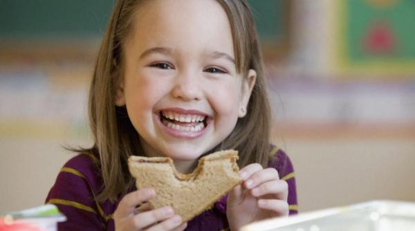 6 obiceiuri alimentare ajuta parintii aiba copii sanatosi fericiti