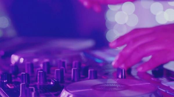 adi enache de la enaque nujord noul proiect romanesc de muzica edm creatorul unui sound modern si competitiv international