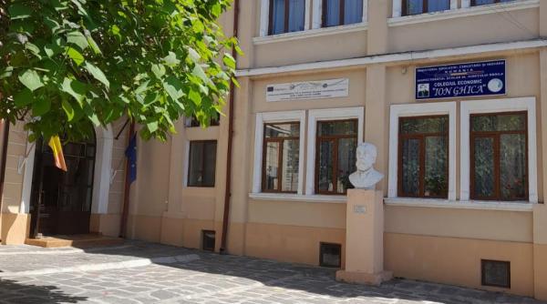 elev atacat cu maceta de un coleg intr o scoala din braila