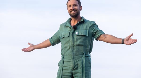 După ce băieții s-au întrecut cu joaca, astăzi va fi o zi intensă! Fetele vor curăța o mașină, la înălțime, la Power Couple! Aseară, emisia a fost lider de audiență!