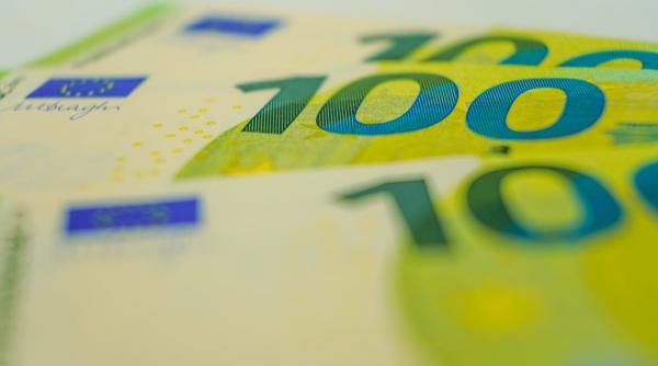 Un miliard de euro din PENSII s-ar putea duce la firmele „de casă” ale partidelor de la guvernare