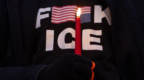 New York vrea să interzică poliției locale cooperarea cu temuții agenți ICE