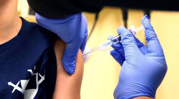 Vaccinuri obligatorii pentru copii. Care este schema de vaccinare obligatorie in Romania