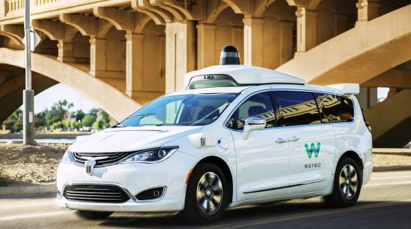 Taxiuri fără șofer, la Londra