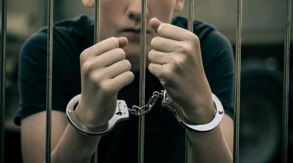 Arestăm infractori de 13 ani. Ce facem cu ei? Nu avem asistență socială pentru reabilitarea lor