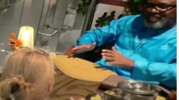 femeie afaceri satu mare inselata print dubai escrocherie online