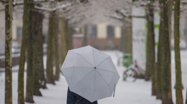 Avertizare meteo imediată de vreme severă! Ninsori abundente, ploi torențiale și vânt puternic. Iată lista localităților afectate