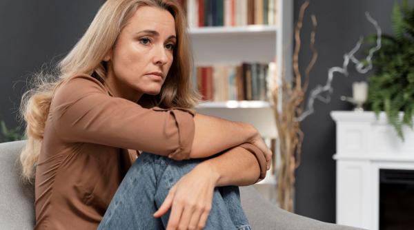 Ruminație și anxietate: cum îți sabotează creierul liniștea zilnică