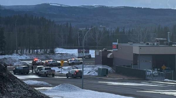 atac armat scoala canada politia 10 morti 25 de raniti