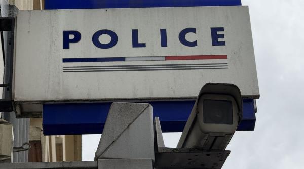 Atac terorist dejucat într-un mall din Franța. Suspecții au 16 ani