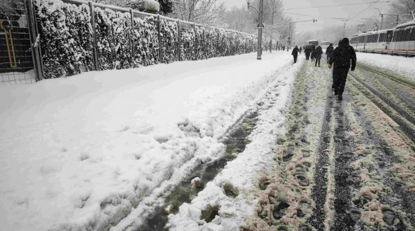 Incompetența stă la masă cu primarii Capitalei: zăpada i-a luat din nou prin surprindere