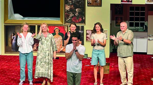 „Antiportret de familie”, o comedie contemporană despre natura umană