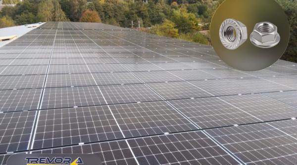 Alege un sistem de montaj pentru panouri fotovoltaice rezistent la intemperii în România cu Trevora Electric!