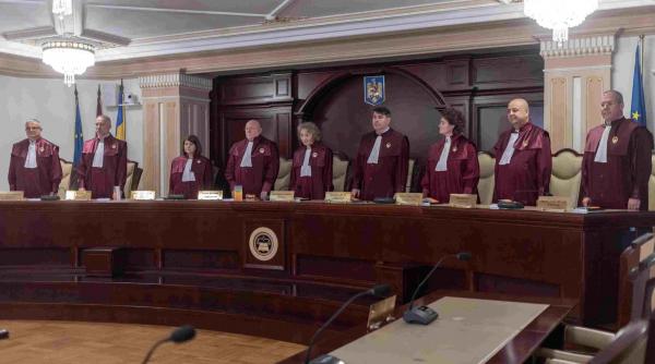 Constituțională, dar nu prea. Deși legea pensiilor magistraților a trecut de CCR, cinci judecători au scris pe pagini întregi că încalcă, totuși, Constituția