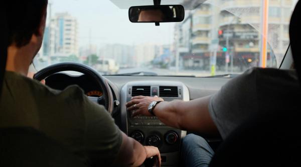 InstructorulTau te învață: 10 lucruri pe care trebuie să le știi înainte de a începe școala de șoferi categoria B