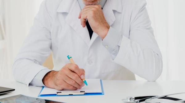 Concursurile pentru medici, păzite de ONG-uri. Observatorul extern - „un «watchdog» împotriva corupţiei”