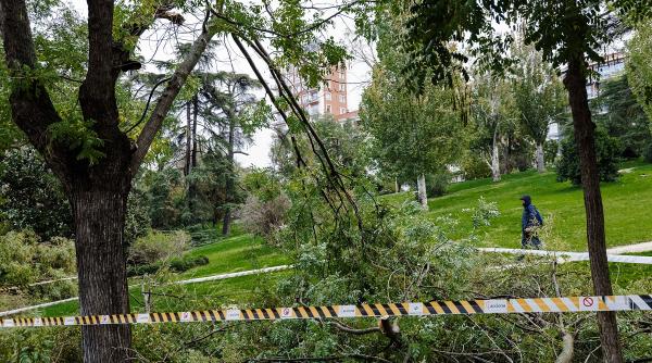 Vânt puternic în sud-vest și în zonele montane. Atenționări pentru următoarele zile