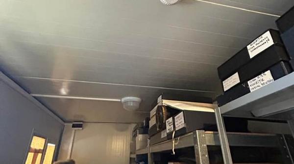 Obiecte de patrimoniu, păstrate în containere de 4 ani la Muzeul Enescu