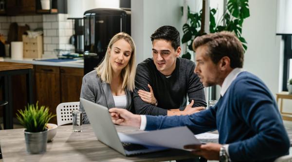 Cum te ajută un broker să înțelegi ofertele băncilor