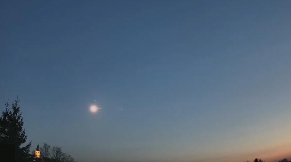 Alertă cosmică deasupra Germaniei: Fragmente dintr-un meteorit de câțiva metri, găsite în grădinile oamenilor