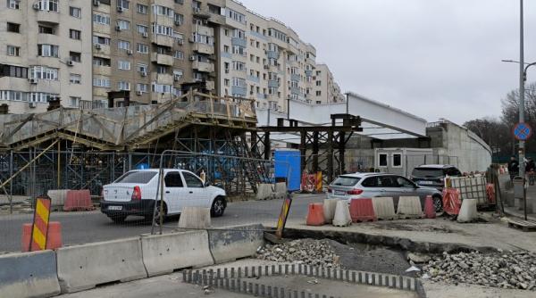 Progres major la noul pasaj din sudul Capitalei: Se lucrează la montarea scheletului metalic