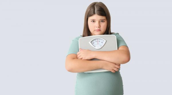 Stresul părinților, kilogramele copiilor: Adevărul despre legătura dintre emoții și obezitate