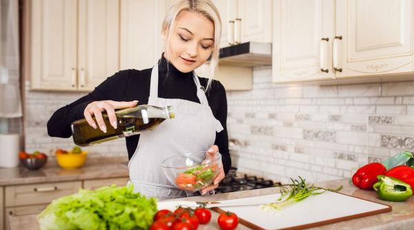 Cum să gătești mâncare sănătoasă și gustoasă chiar dacă nu ai timp să mergi la cumpărături