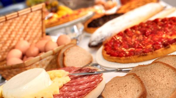 Cardiolog celebru: Micul dejun preferat e o „bombă de colesterol”! Evită aceste 3 alimente urgent