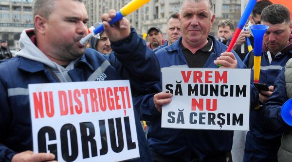 Protest masiv al minerilor în Piața Victoriei: peste 1.000 de oameni cer oprirea concedierilor