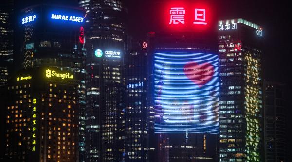 Cum influențează publicitatea stradală emoțiile